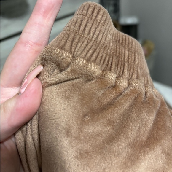 Authentic SKIMS wide leg velour pants - Picture 4 of 5